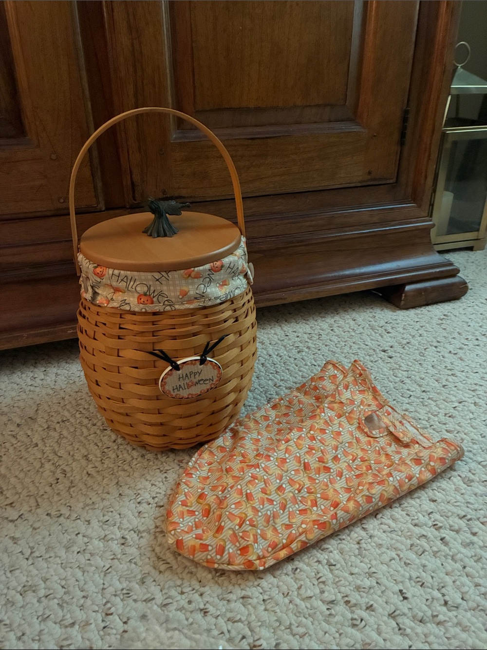 Longaberger Pumpkin Basket with Orange and Tan Candy Corn Liner - Picture 2 of 16